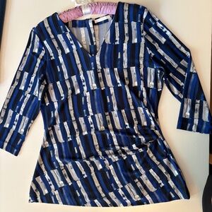 Hugo Boss shirred on the left side dressy V-neck top